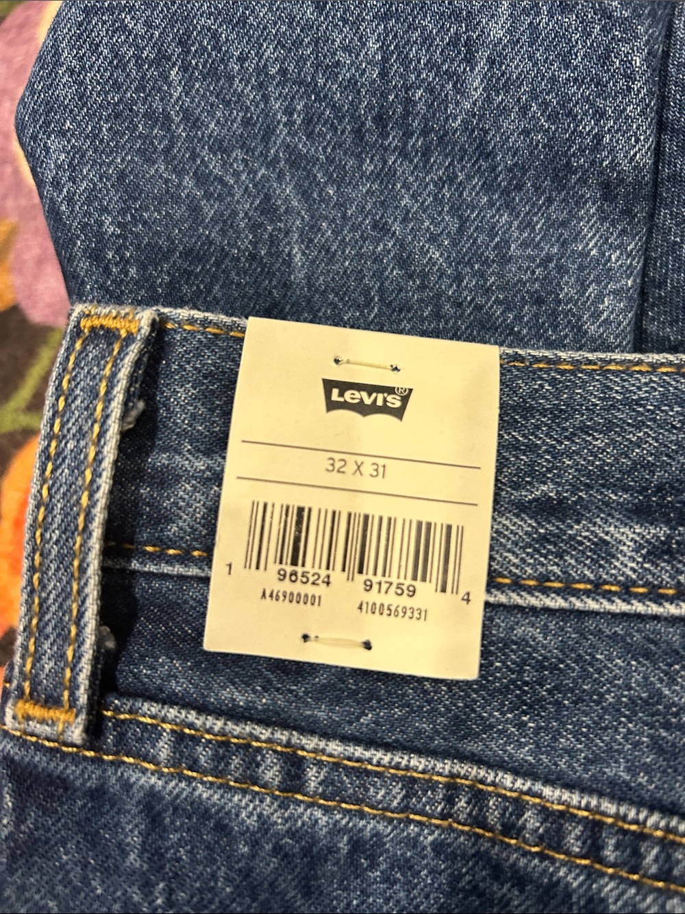 Levi's Women's Straight Leg Jeans in Medium Blue Denim - Picture 5 of 5